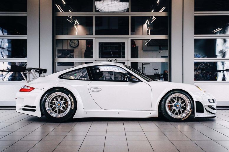 RM Sotheby's : une Porsche 911 GT3 RSR s'illustre à St Moritz