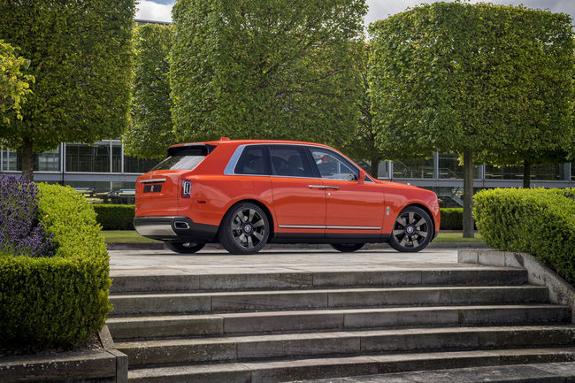 Rolls-Royce Cullinan in Fux Orange