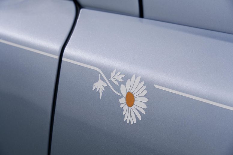 Bespoke : Rolls-Royce Black Badge Cullinan Daisy