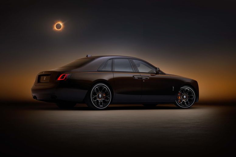 Rolls-Royce dévoile la collection Black Badge Ghost Ekleipsis