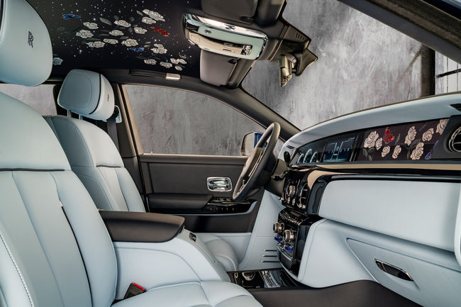 Un intérieur brodé de fleurs pour la Rolls-Royce Phantom Rose