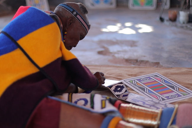 Esther Mahlangu et la Rolls-Royce Phantom 