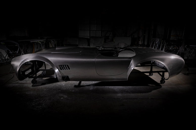 Une carrosserie en carbone pour la Shelby Cobra de Classic Recreations