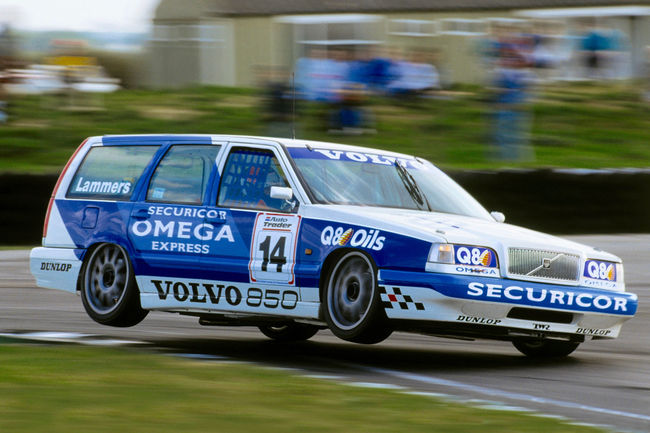 Les Volvo 850 Estate et S40 BTCC à Silverstone Classic