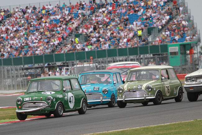 Les 60 ans de la Mini célébrés à Silverstone Classic