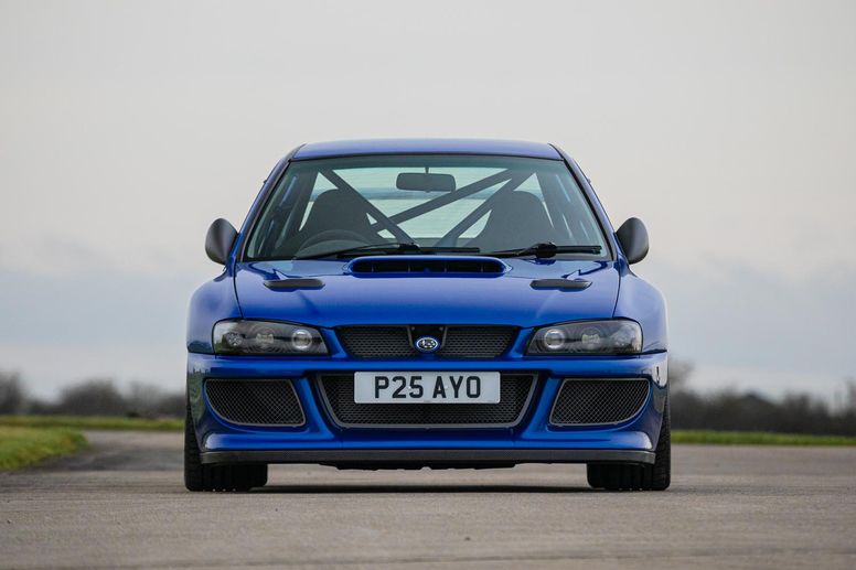 Un exemplaire de la Prodrive P25 à vendre chez Iconic Auctioneers