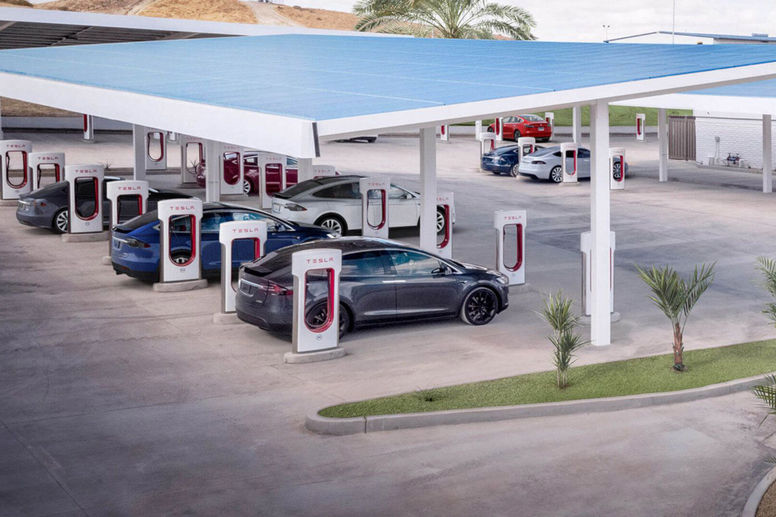 Tesla densifie encore son réseau de superchargeurs