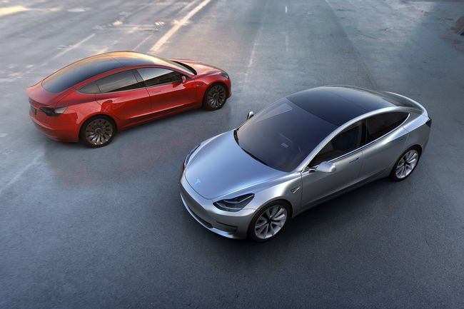 Elon Musk présente la Tesla Model 3