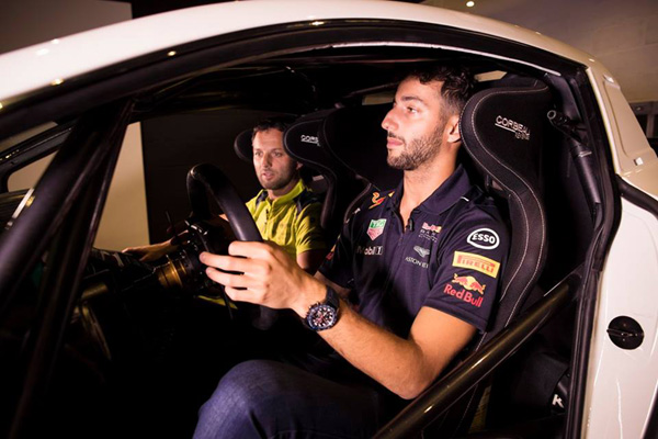 Darren Turner vs Daniel Ricciardo : le match