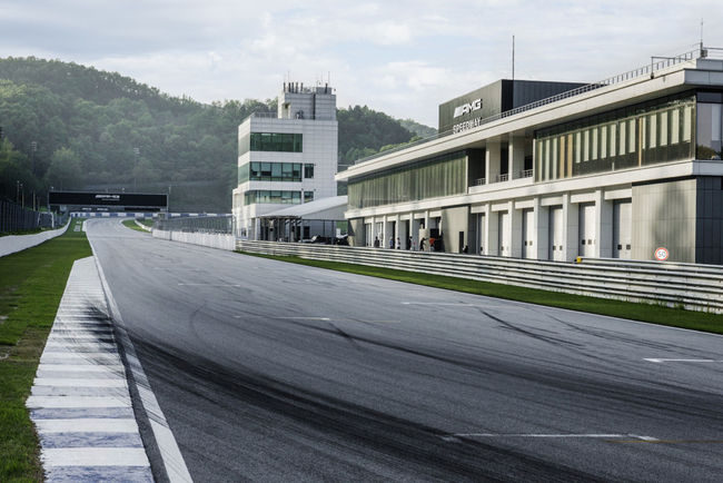 Mercedes-AMG ouvre une piste à Séoul