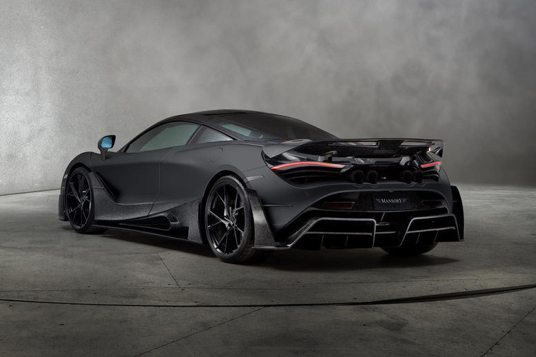 Un thème « Noir c'est noir » pour la McLaren 720S de Mansory 