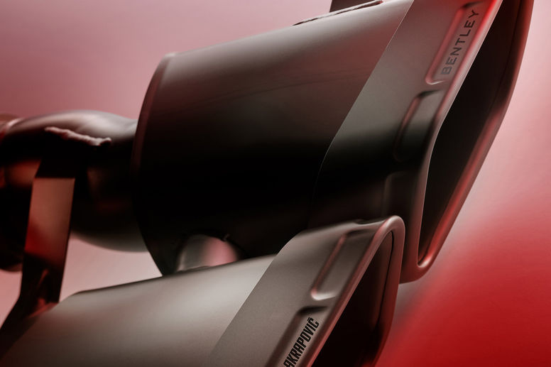 Une ligne d'échappement Akrapovic enrichit la gamme Bentley