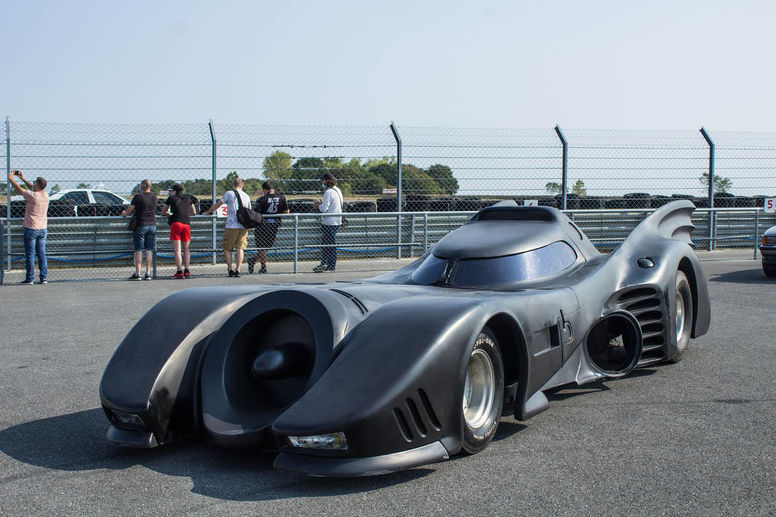 Une réplique de la Batmobile restaurée en France