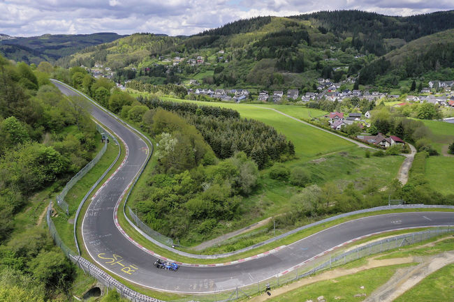 Visite de la Nordschleife avec Romain Dumas et le VW I.D. R 