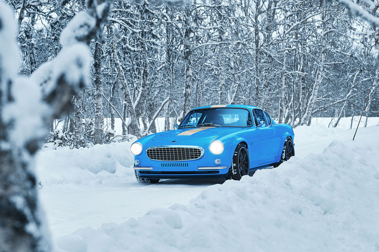 Séance de glisse pour la Volvo P1800 Cyan en Suède