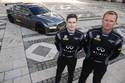 Derek Palmer Jr et Richard Hawken devant leur Infiniti Q50 BTCC