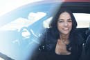 Michelle Rodriguez teste la Jaguar F-Type SVR