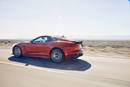 Michelle Rodriguez teste la Jaguar F-Type SVR