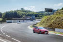 La Jaguar XE 300 Sport s'illustre sur le circuit historique de Charade
