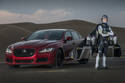 La Jaguar XJR face à The Jetman