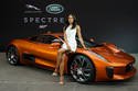 Naomie Harris et la Jaguar C-X75