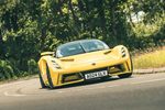 La Lotus Evija s'illustre lors du test de performance d'Autocar