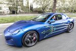 Carlos Tavares, CEO de Stellantis, et la Maserati GranTurismo Folgore
