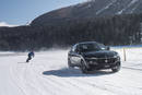 Record de vitesse en snowboard derrière un SUV Levante