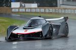Mika Häkkinen en piste avec la McLaren Solus GT à Goodwood