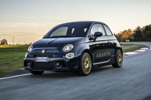 Abarth célèbre son 75ème anniversaire avec une édition limitée de l'Abarth 695