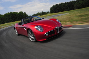 Alfa Romeo 8C : le Spider déboule !