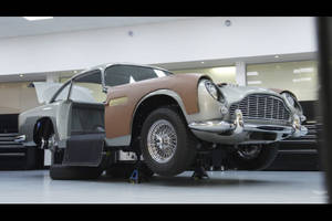 Des gadgets dignes de 007 sur les Aston Martin DB5 Goldfinger Continuation