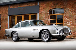 L'Aston Martin DB5 de James Bond aux enchères