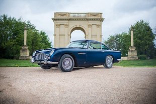 Une Aston DB5 aux enchères à Silverstone