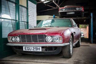 Deux Aston Martin DBS dans leur jus aux enchères
