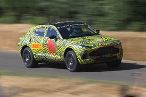 L'Aston Martin DBX en piste à Goodwood