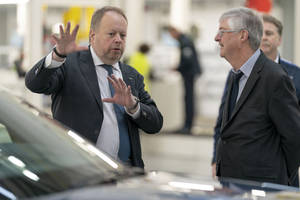 Aston Martin : inauguration du site de St Athan