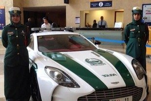 La police de Dubaï en Aston One-77