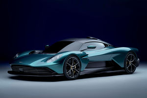 Aston Martin dévoile la version de production de la Valhalla