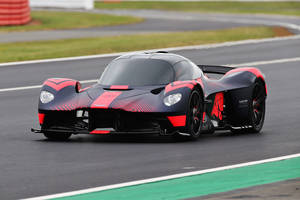 L'Aston Martin Valkyrie en piste à Silverstone