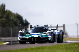 L'Aston Martin Valkyrie AMR-LMH entre en piste