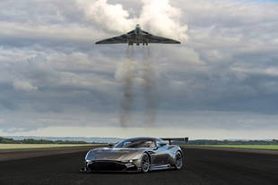 Vulcan : la supercar rencontre le bombardier éponyme