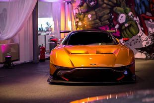 L'Aston Martin Vulcan s'expose à Londres
