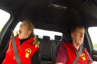 Walter Röhrl terrorise une actrice 