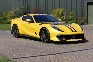 Beau plateau Ferrari pour la vente Iconic Auctioneers du Supercar Fest