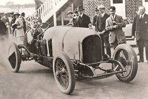 Bentley célèbre les 100 ans de sa première victoire en course