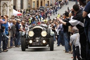 Deux Bentley Blower aux Mille Miglia