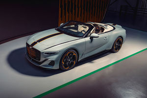 Le premier exemplaire client de la Bentley Batur cabriolet présenté à Monterey