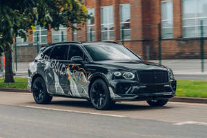 Deux teasers pour le nouveau Bentley Bentayga Speed