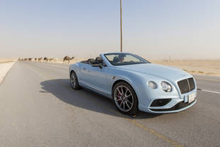 Course insolite dans le désert saoudien pour Bentley